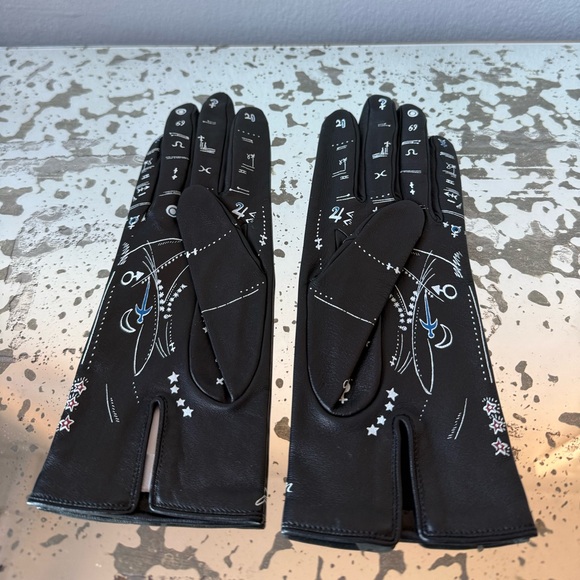 Dior Tarot Black Leather Gloves - Picture 4 of 4